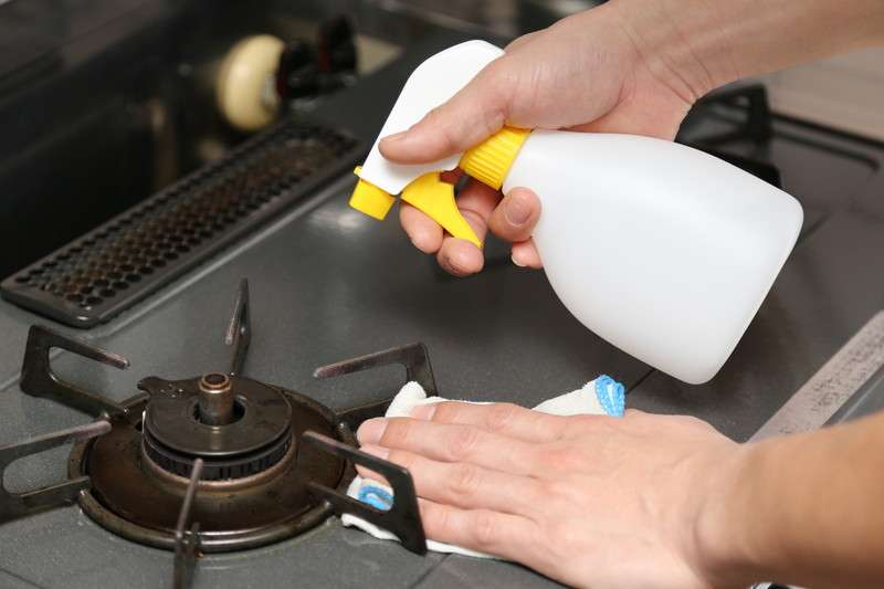 油汚れを効率よく落とす洗剤の使い方